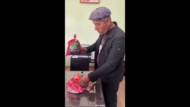 В Кашкадарьинской области сотрудникам культуры дали подарки за 2000 сум — видео