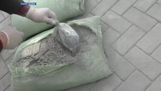 В Ургенче выявили грузовой автомобиль с наркотиками, которые были спрятаны в мешках с цементом - видео