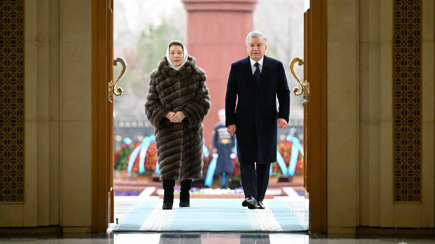 Президент Узбекистана почтил память Ислама Каримова