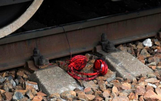 В Ташобласти поезд насмерть сбил женщину в наушниках — видео