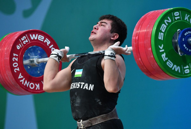 Тяжелоатлет Сарварбек Зафаржонов завоевал золото на ЧА в Ташкенте
