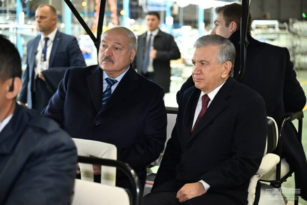 Александр Лукашенко в сопровождении Шавката Мирзиёева посетили Технопарк в Ташкенте