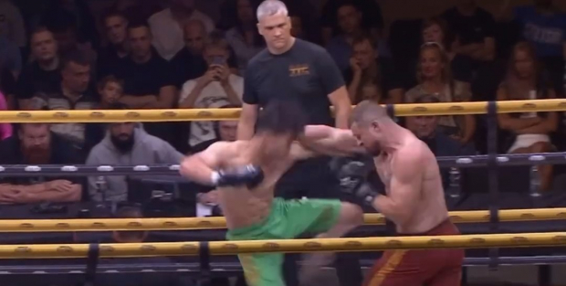 Узбекский боец нокаутировал россиянина, который тяжелее его на 22 кг — видео