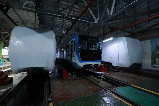В Ташкент доставили 3 новых четырехвагонных состава метро из России