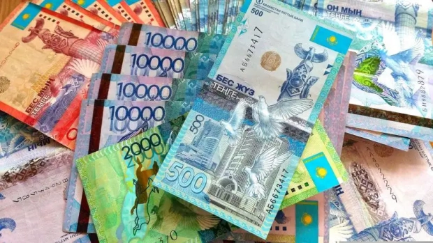 В Узбекистане вырос курс всех иностранных валют, кроме тенге