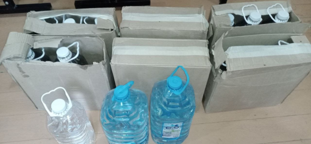 В Хорезме мужчина пытался продать 100л контрафактной водки, опасной для здоровья человека
