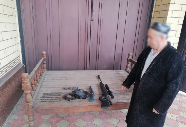 На жителя Ферганской области завели уголовное дело за хранение оружия и боеприпасов