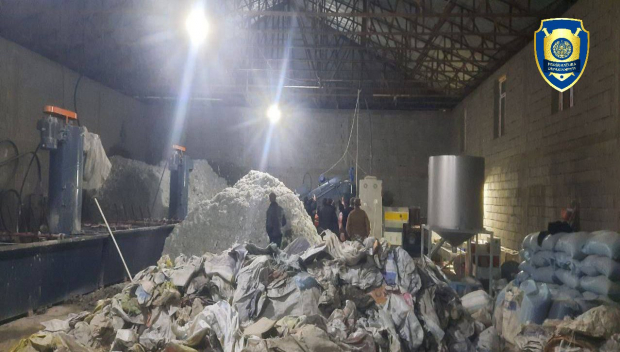 В Каттакургане выявлен цех по переработке полиэтиленовых отходов, который был незаконно подключён к электросети