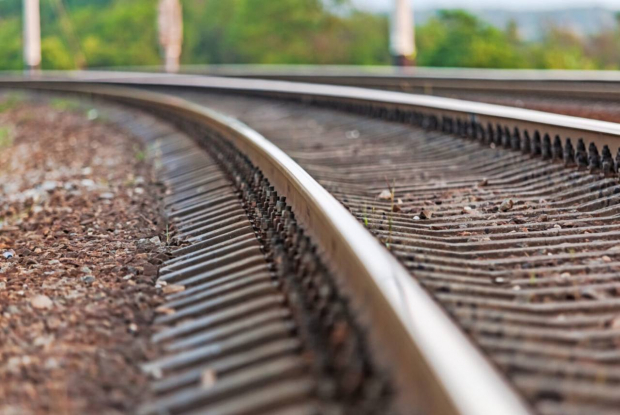 В Ташобласти под колёсами поезда погиб мужчина — видео