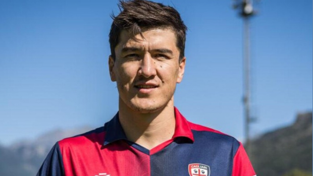 Элдор Шомуродов впервые отличился за «Кальяри»