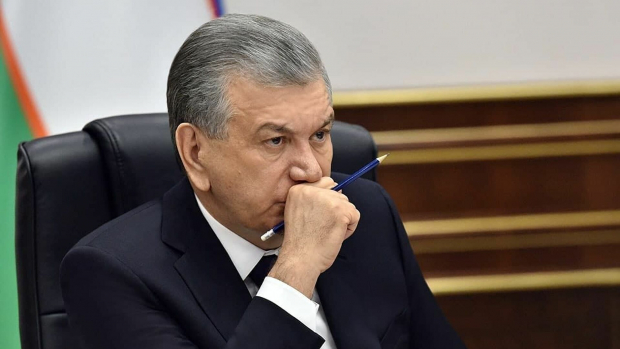 Шавкат Мирзиёев уволил ряд чиновников во время встречи в Сайхунабадском районе