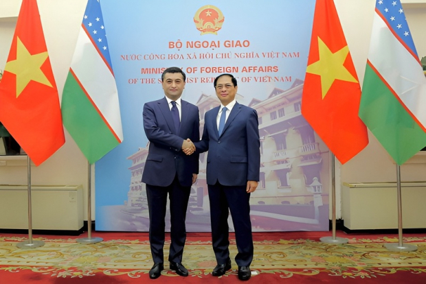 Глава МИД Узбекистана впервые побывал во Вьетнаме