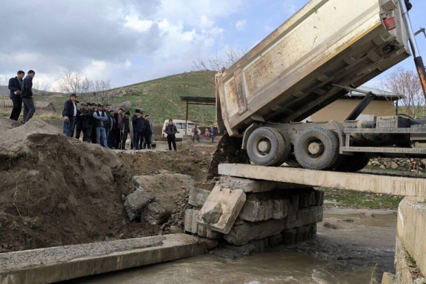 В Самаркандской области за один день восстановили мост, размытый паводком