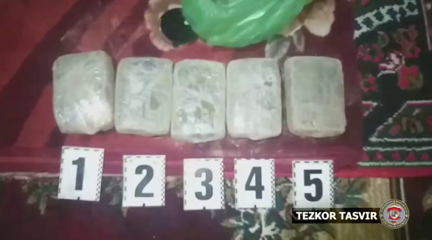 В Намангане задержал двух граждан, которые хранили более 7кг наркотиков - видео