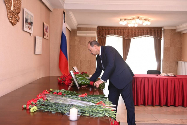 Абдулла Арипов посетил посольство России в Ташкенте с целью выражения соболезнований