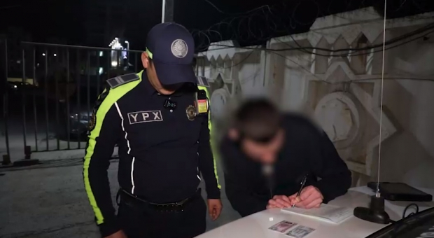 В Ташкенте наказали водителя, который решил во время движения воспользоваться ручным тормозом - видео