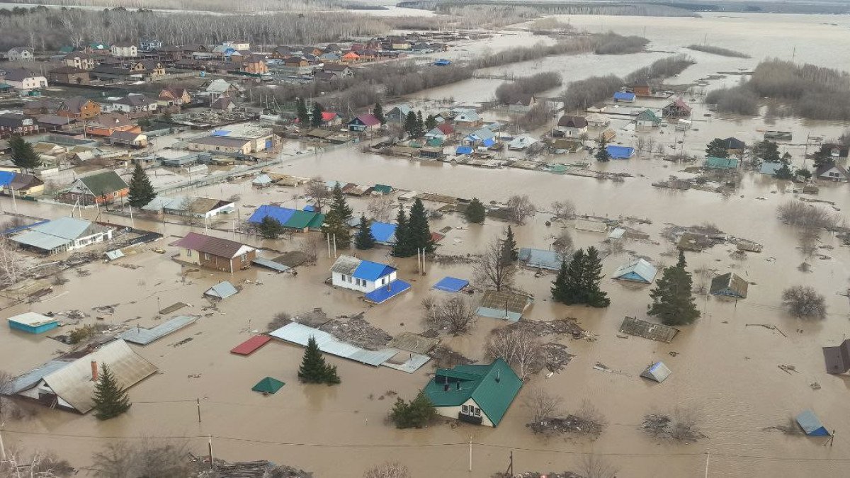 Казахстан будет использовать средства олигархов для восстановления после паводков