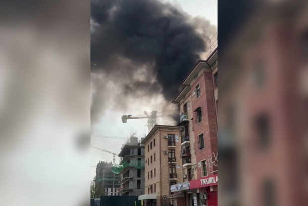 На территории новостройки в Яккасарайском районе произошёл пожар