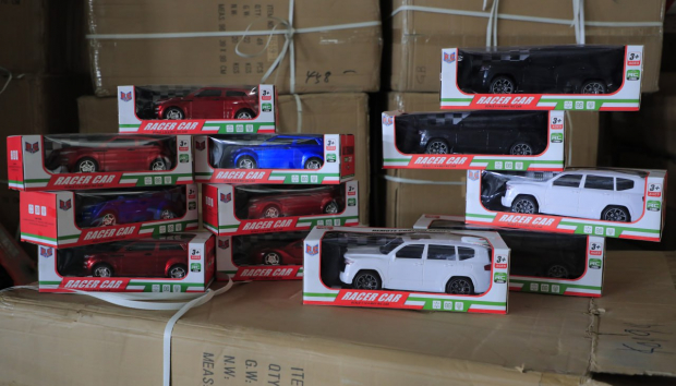 В Андижане сотрудники таможни пресекли незаконный ввоз игрушечных автомобилей на 200 млн сумов