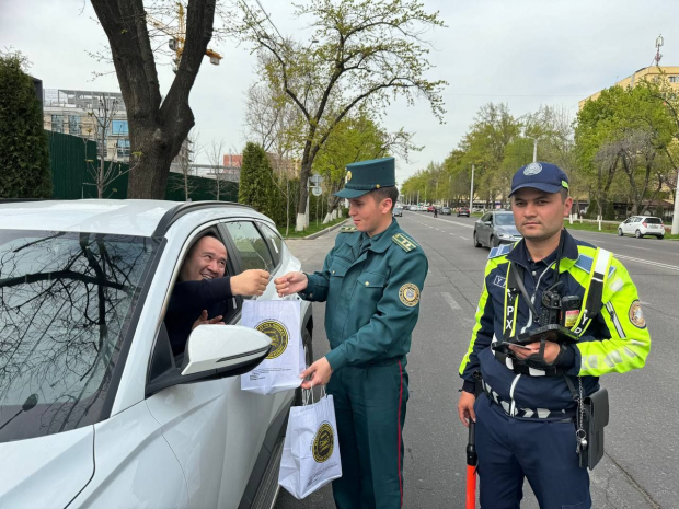 В Ташкенте наградили водителей и пешеходов, которые не нарушали ПДД в течение года