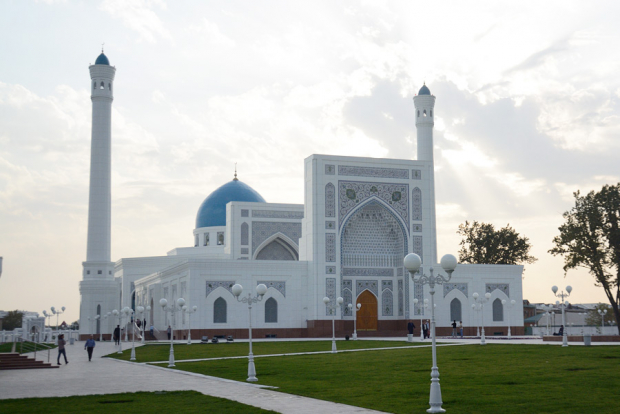 В Ташкенте ограничат движения автомобилей возле мечетей