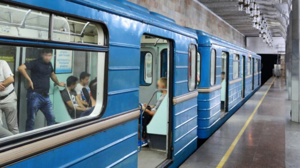 В Ташкенте приняты меры в отношении очередного гражданина, который прикасался к девушке в метро — видео