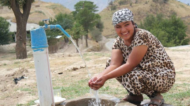 Узбекистанцы задолжали за воду почти триллион сумов