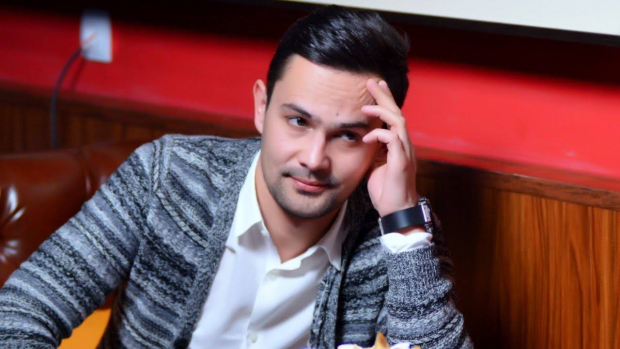 Известный узбекский певец Жасур Умиров опубликовал фото своего первенца