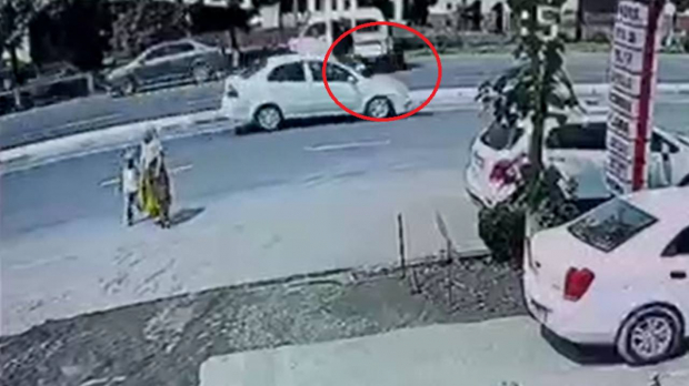 В Андижане водитель Nexia-3 сбил 62-летнюю женщину, переходившую дорогу в неположенном месте — видео