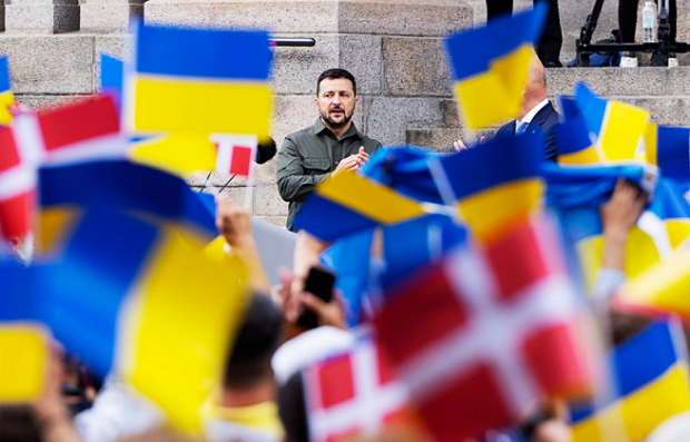 Дания увеличивает помощь Украине