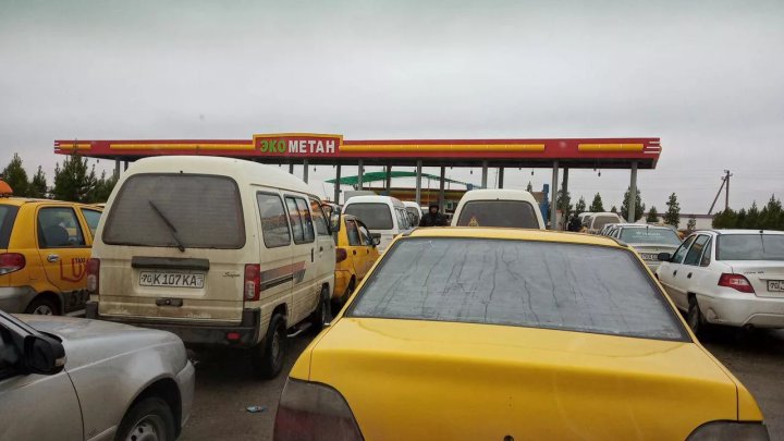 Владельцам АЗС в Узбекистане грозят проверки за завышение цен в морозы