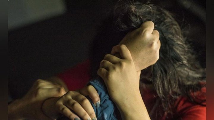 В Ташкенте женщина избила любовницу мужа - видео