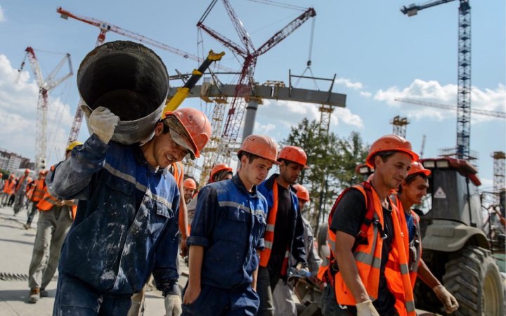 В России готовят штрафы до 1 млн рублей для клиник за фиктивные справки мигрантам