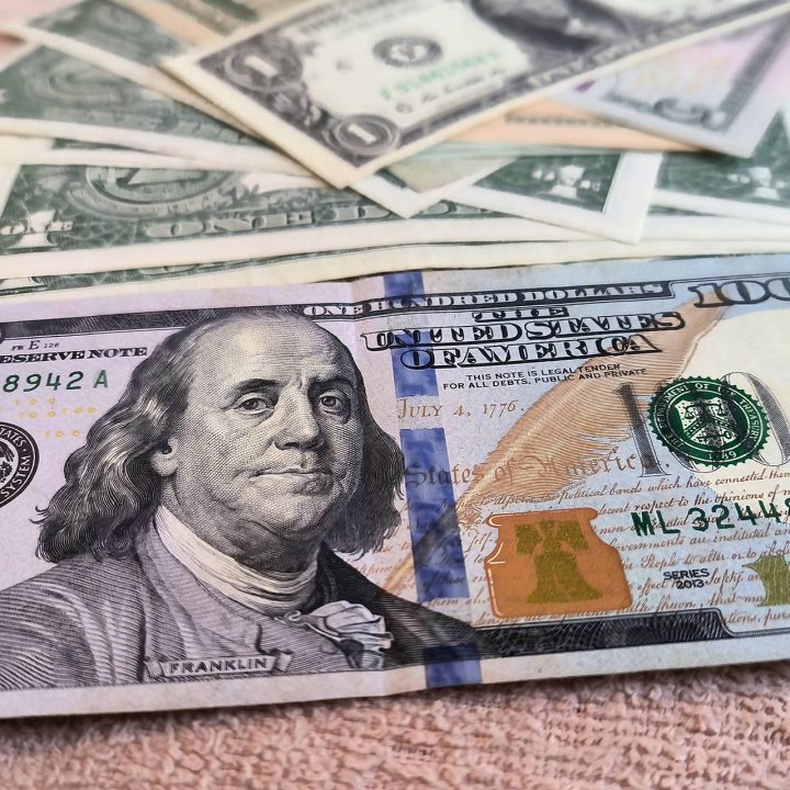 В Узбекистане обновили курс иностранных валют на 26 января