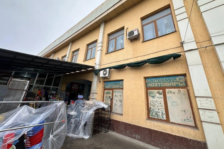 БПИ выставило на торги коммерческое здание у Фархадского рынка в Ташкенте