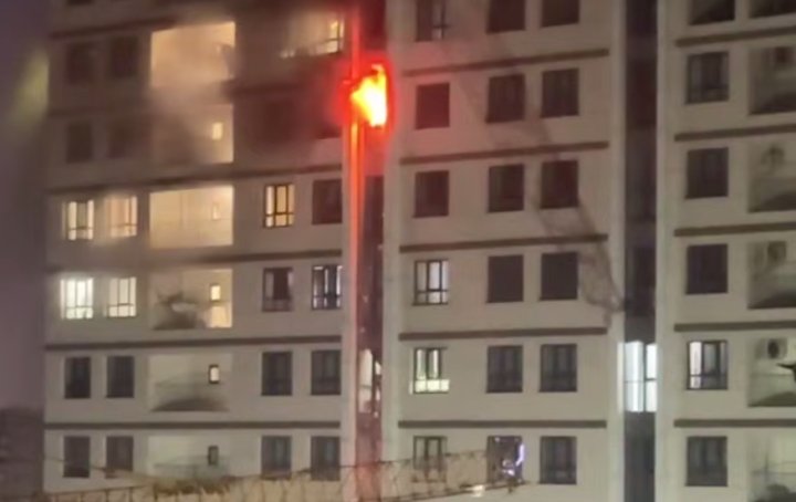 В Ташкенте произошёл пожар в многоквартирном доме комплекса Akay City