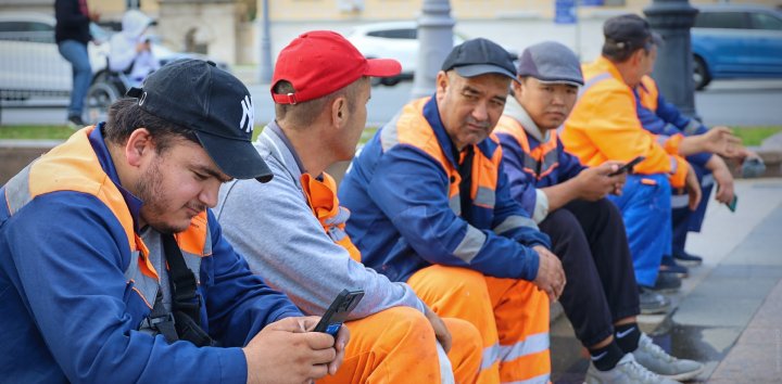 Президент Узбекистана поручил договориться с администрацией Трампа о квотах для рабочих