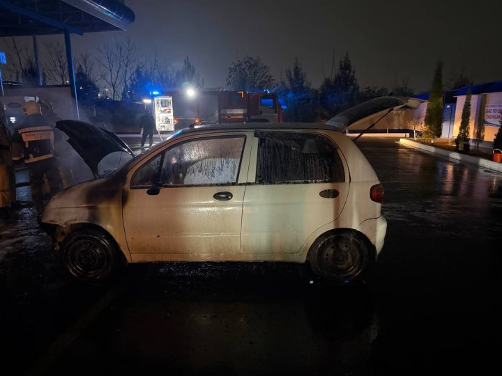 На АГНКС в Фергане загорелись два транспортных средства