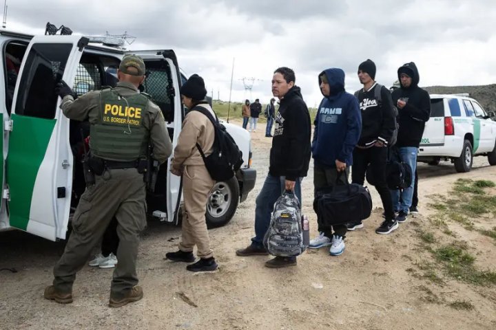 Чартерным рейсом из США в Узбекистан доставили депортированных узбекистанцев