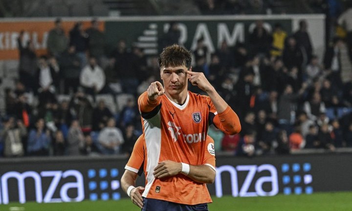 Узбекский нападающий Элдор Шомуродов возглавил список бомбардиров чемпионата Турции